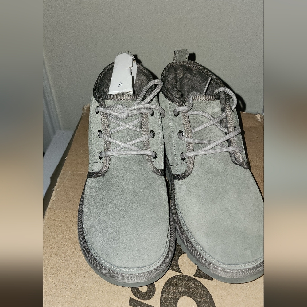 UGG Men's OLIVE Chukka Boots Size 9 USA
